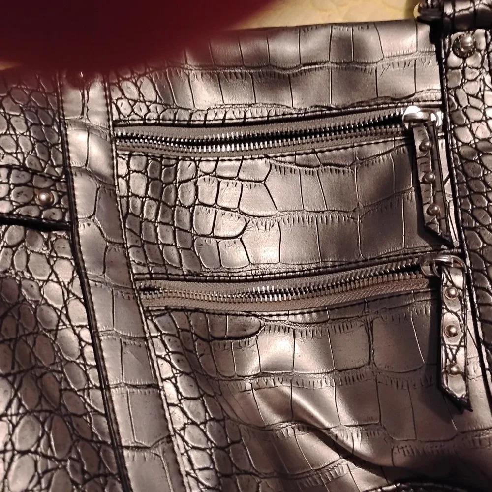Handbag - Picture 2 of 3